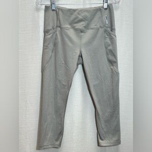 RBX Active capri Leggings W/Pockets Sz M / Wicking / 4 Way Stretch / Flat Seams